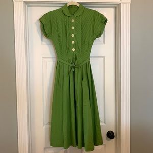 TRUE VINTAGE 1950s full skirt green dress with belt